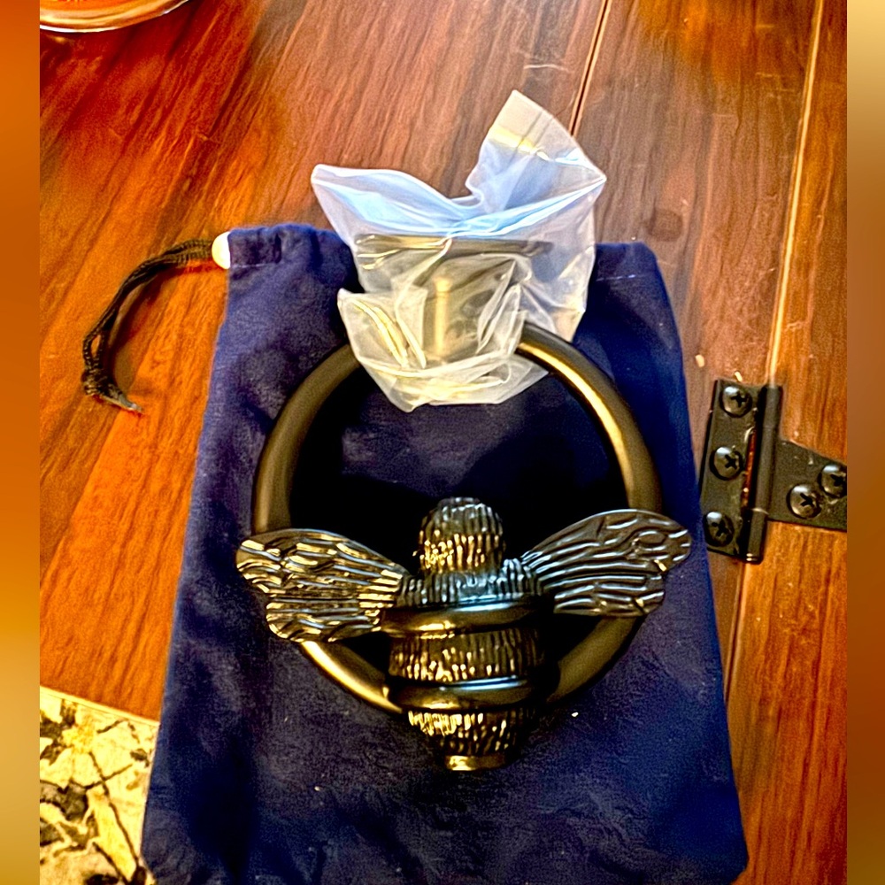 Bee door knocker